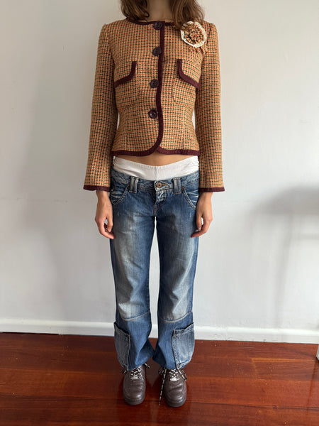 COLLARLESS TWEED JACKET w/ ROSETTE PIN